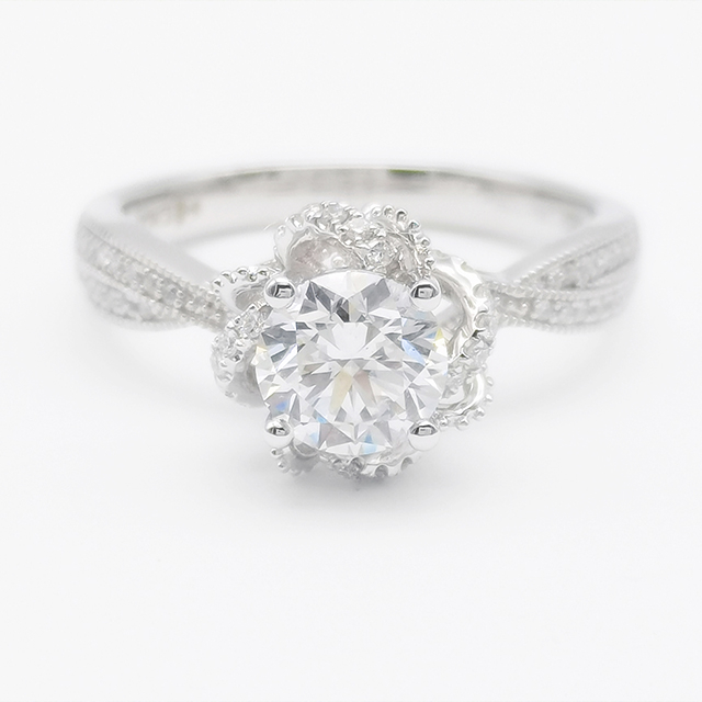 四爪围镶钻石包边钻戒