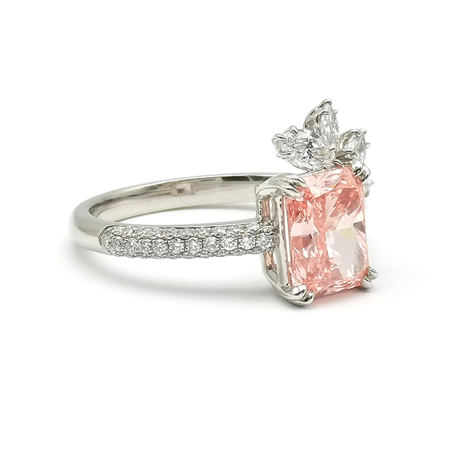 粉色/蓝色雷迪恩钻石戒指