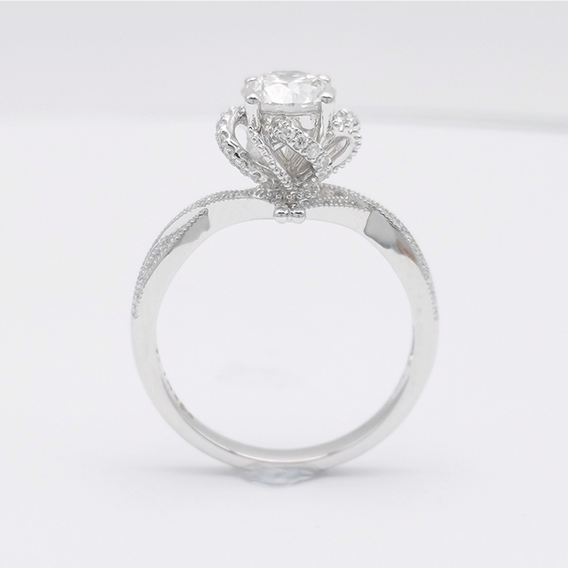 四爪围镶钻石包边钻戒