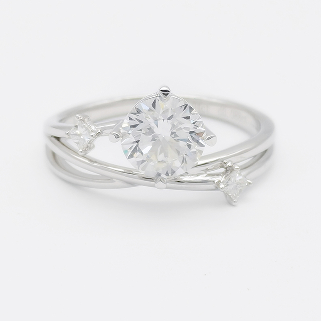 四爪包镶钻石戒指